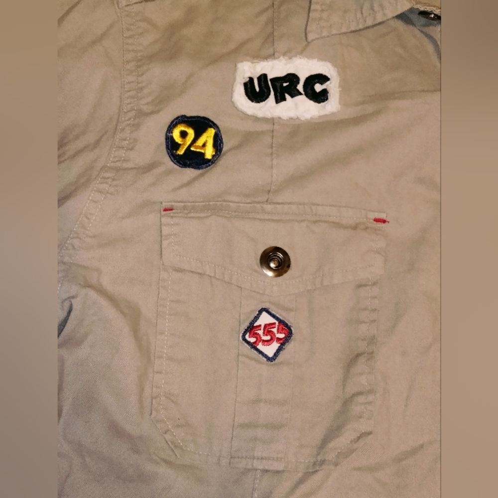 Y2K Vintage Urban Rags Men's Beige Button Down Shirt Size Large.